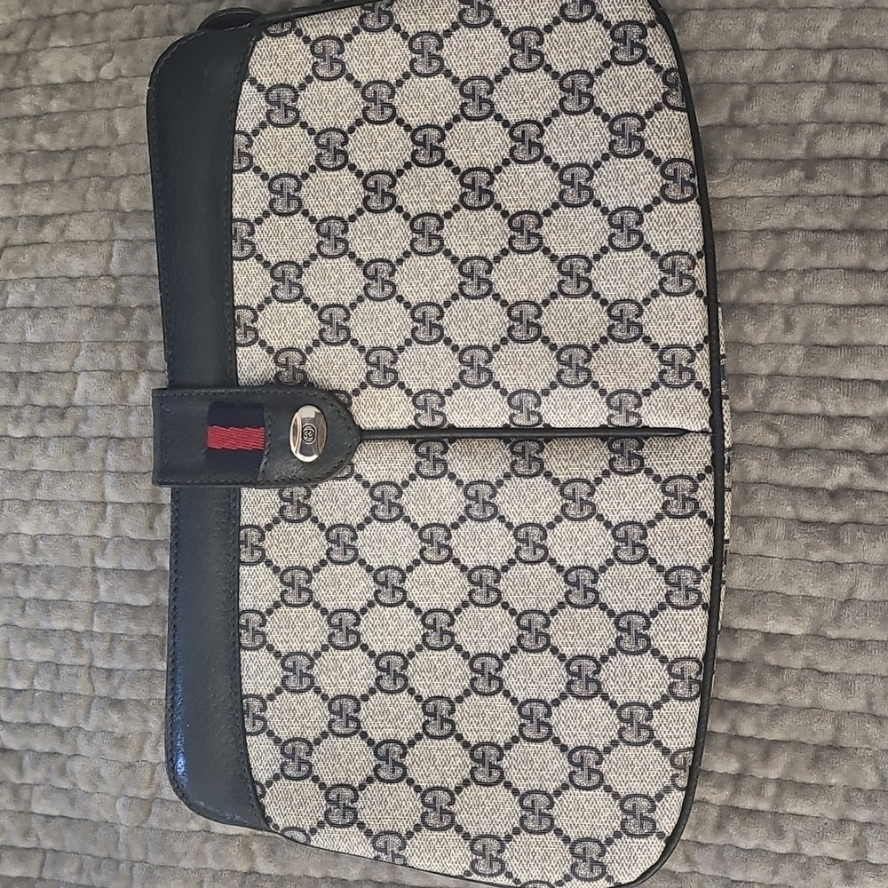 💛HOST PICK💛 Vintage Gucci Women's Cross Body - Missing Strap